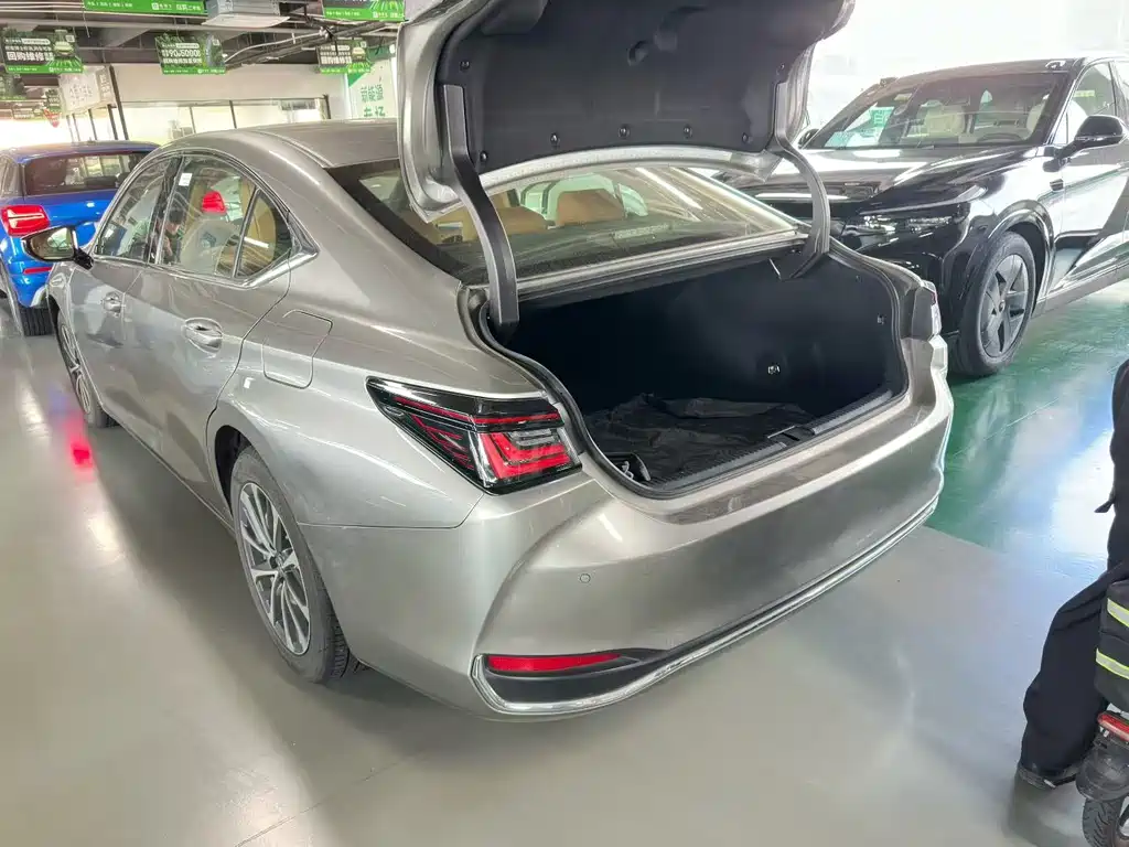 Lexus ES — миниатюра 6