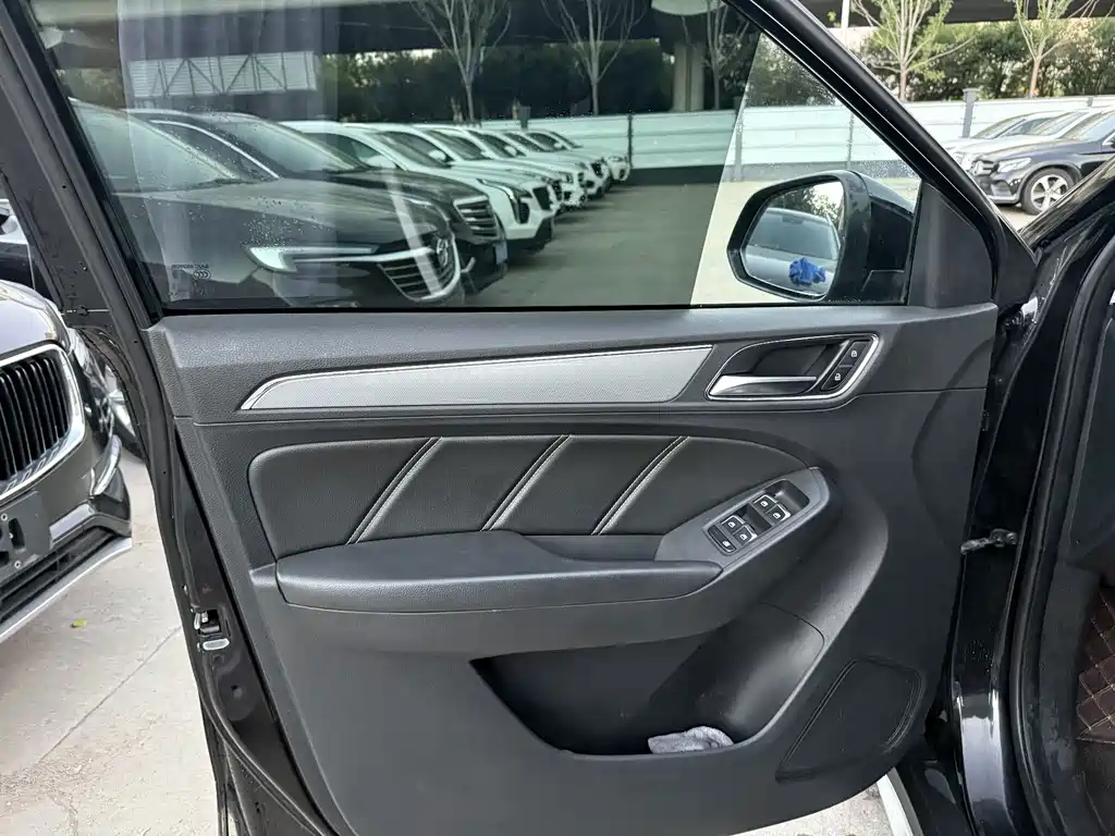 Roewe RX5 — миниатюра 3