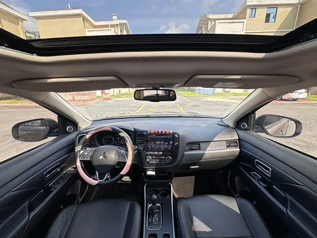 Mitsubishi Outlander — миниатюра 6