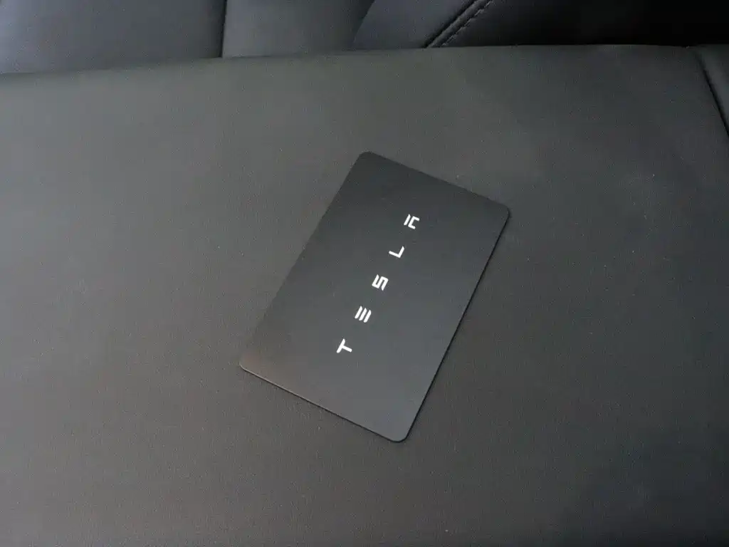 Tesla Model Y — миниатюра 13