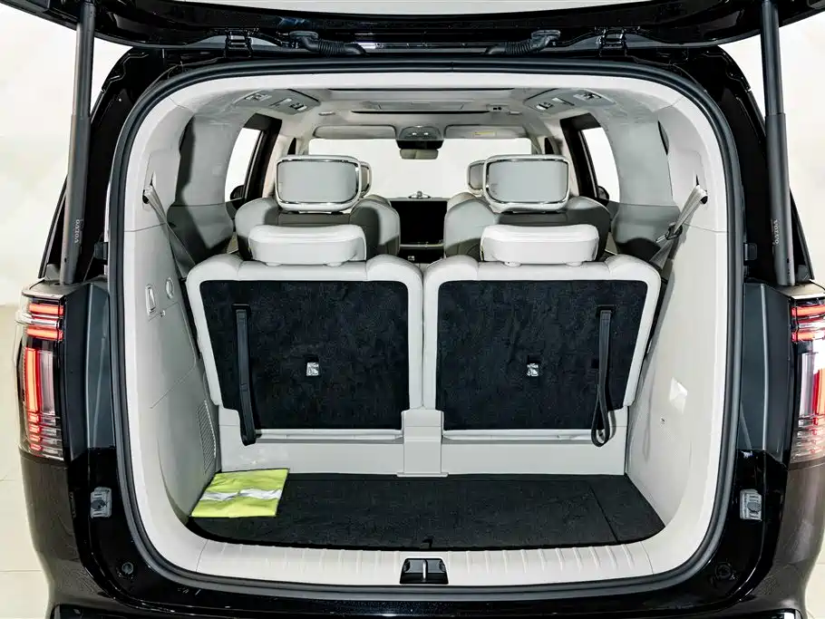 Volvo EM90 — миниатюра 31