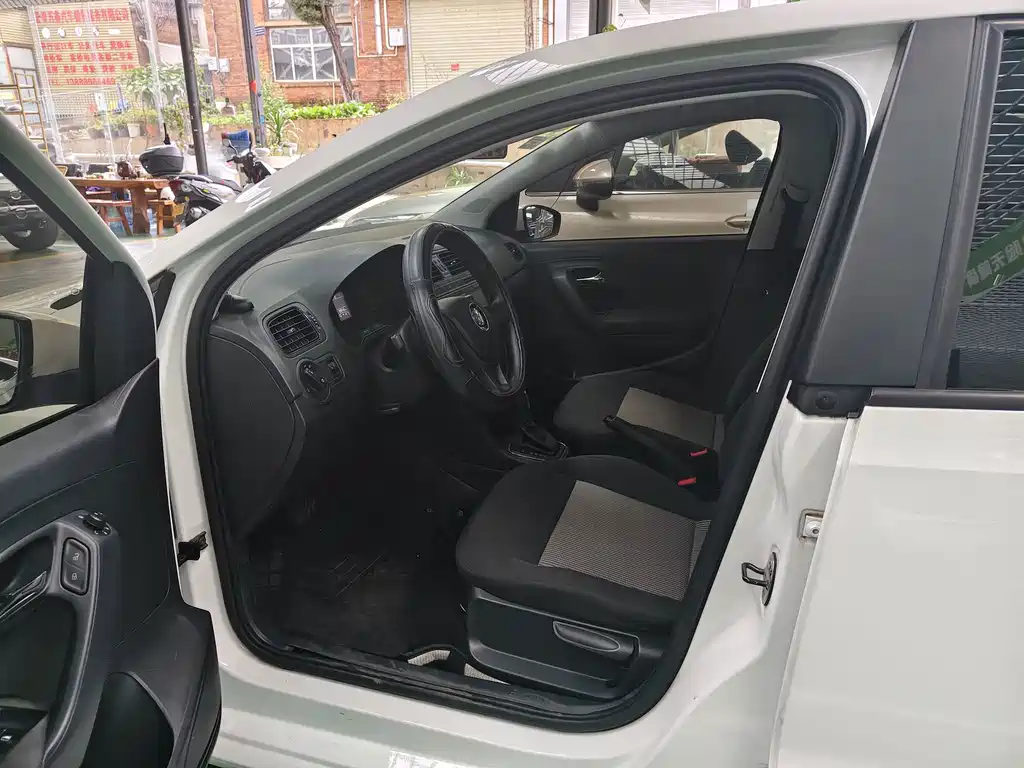 Volkswagen Polo — миниатюра 7