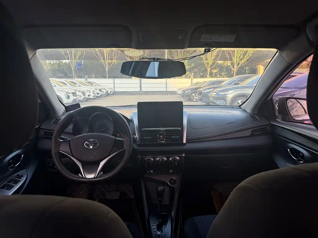 Toyota Yaris L — миниатюра 6