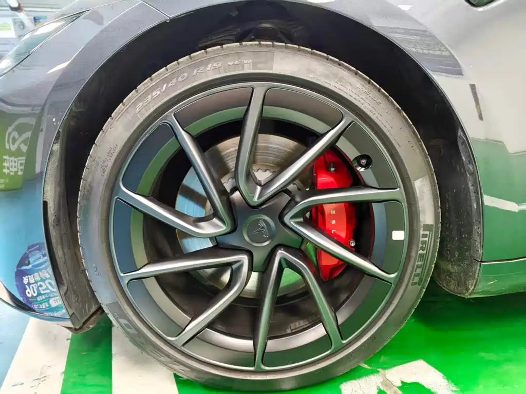 Tesla Model 3 — миниатюра 6