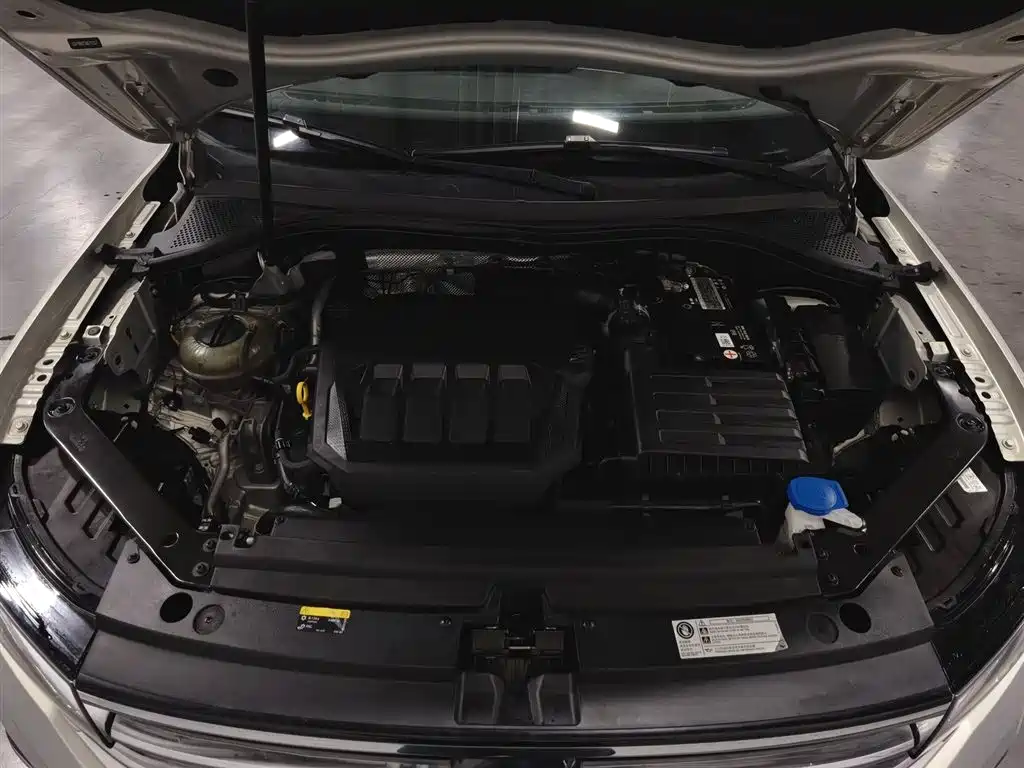 Volkswagen Tiguan L L 2022 330TSI AT Smart