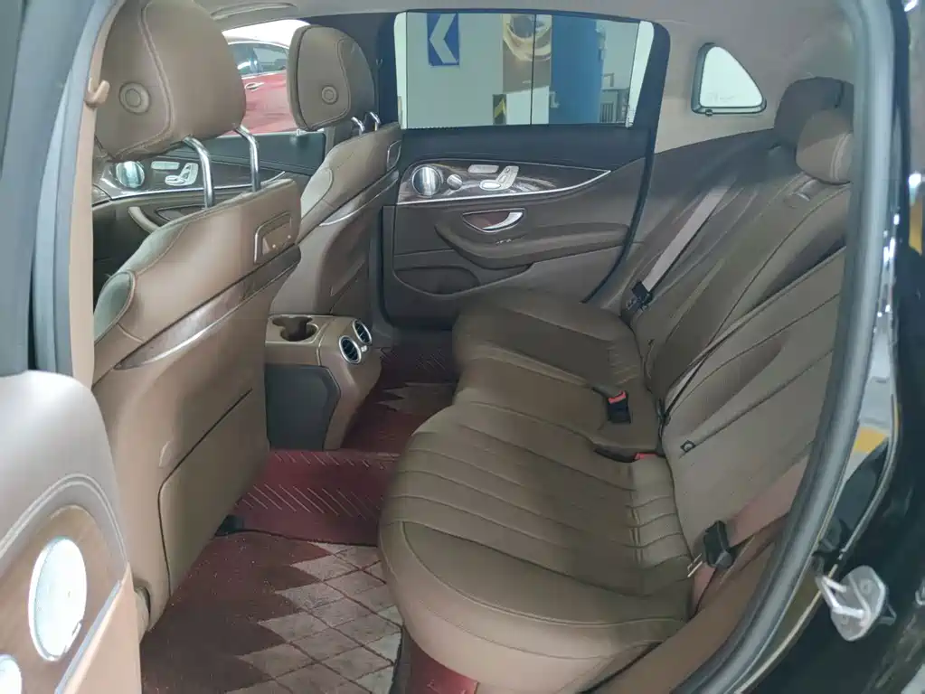 Mercedes-Benz E-Class — миниатюра 7