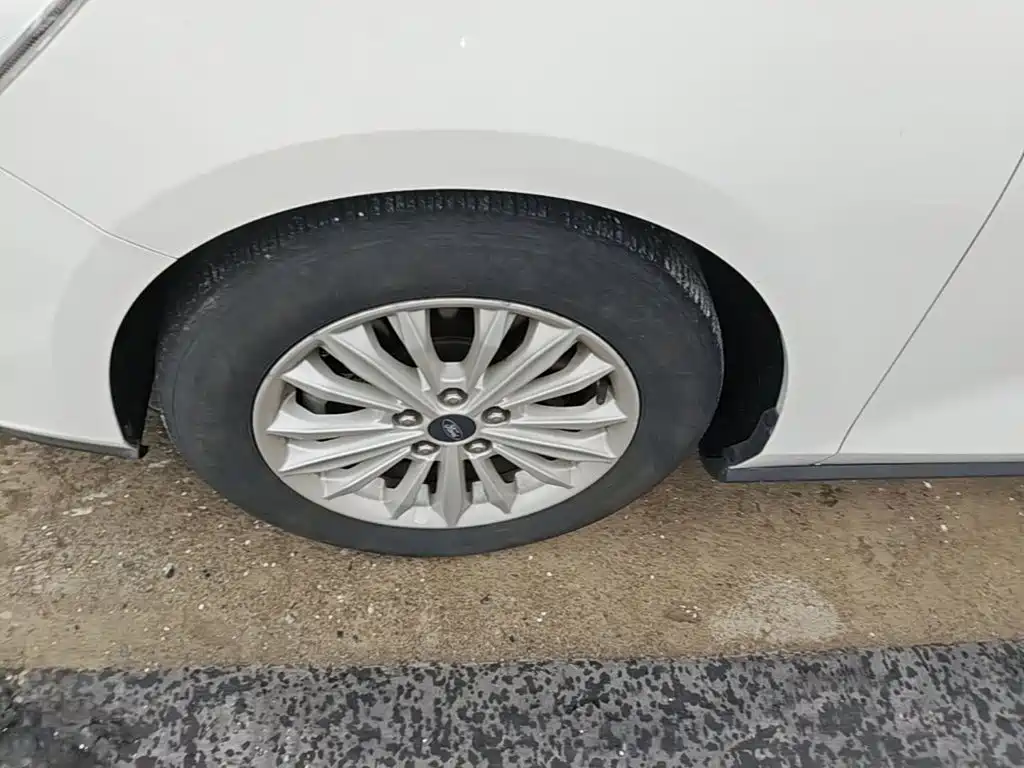 Ford Focus — миниатюра 23