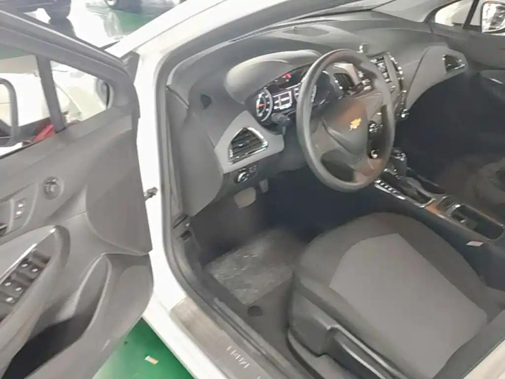 Chevrolet Cruze — миниатюра 16