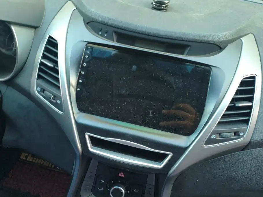 Hyundai Elantra Langdong — миниатюра 13