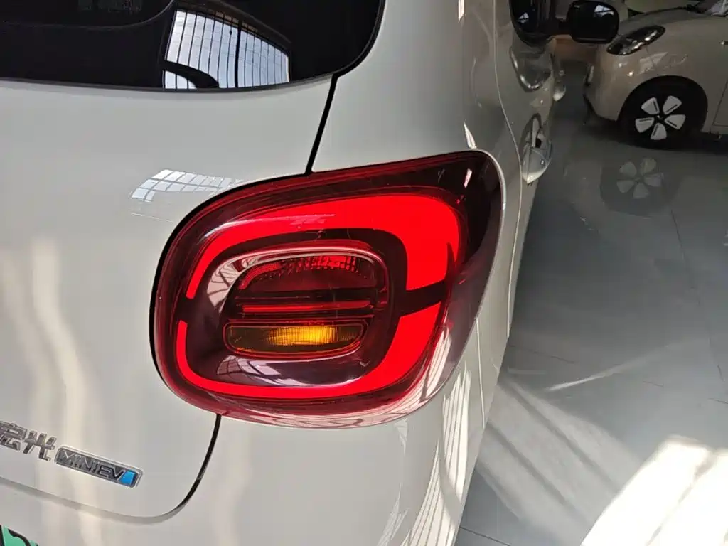 Wuling MINIEV — миниатюра 8