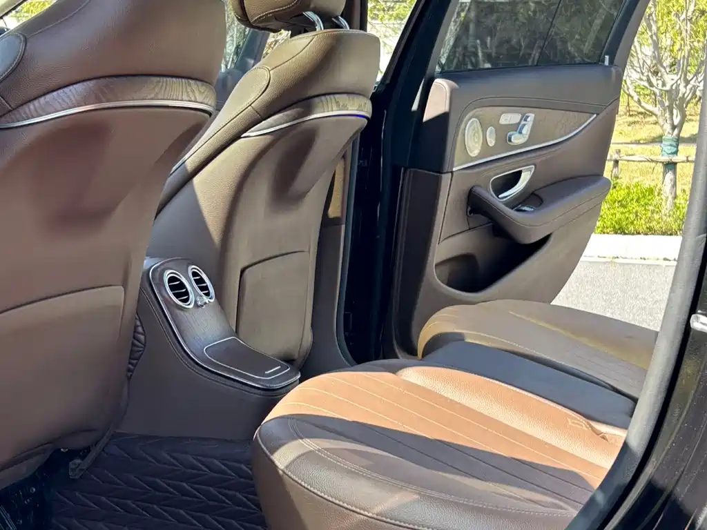 Mercedes-Benz E-Class — миниатюра 8