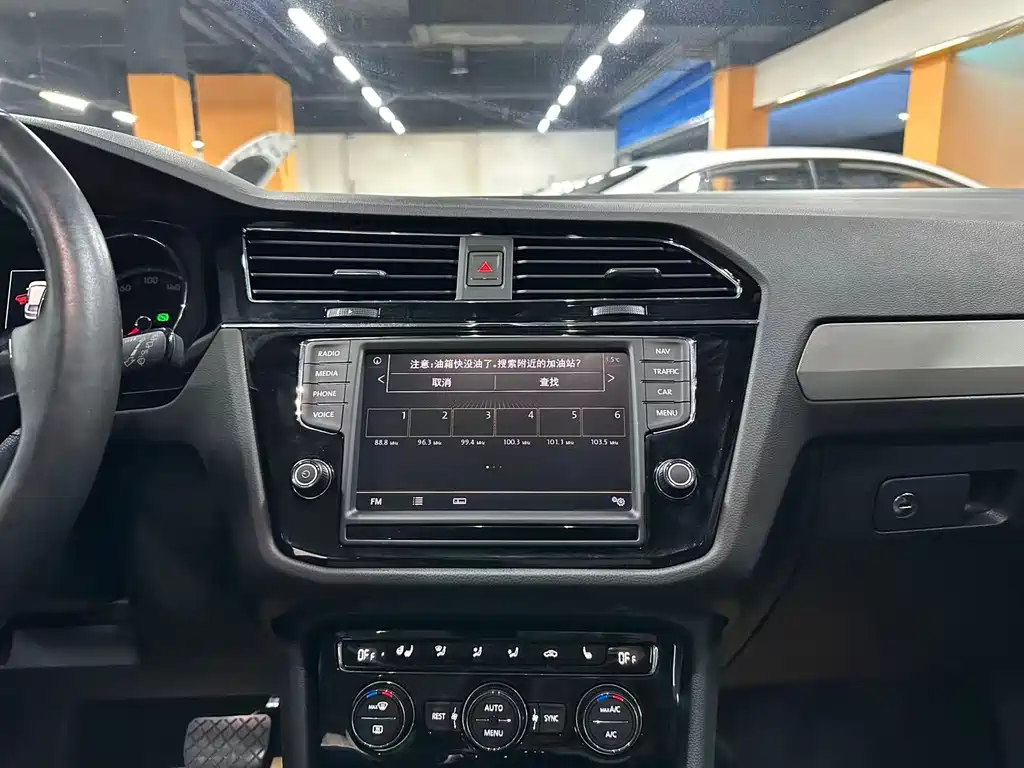 Volkswagen Tiguan L — миниатюра 11