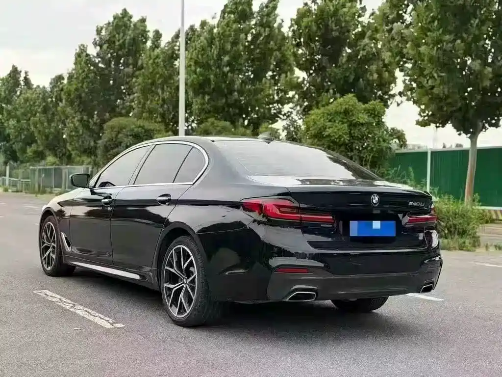 BMW 5 Series — миниатюра 9