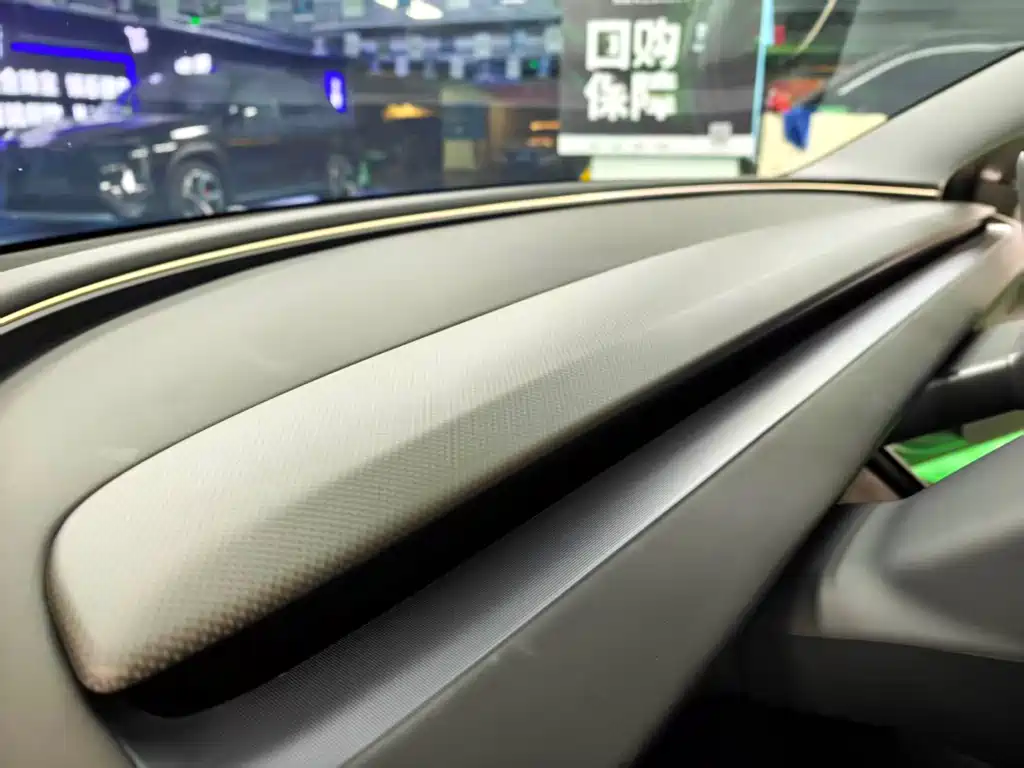 Tesla Model 3 — миниатюра 16