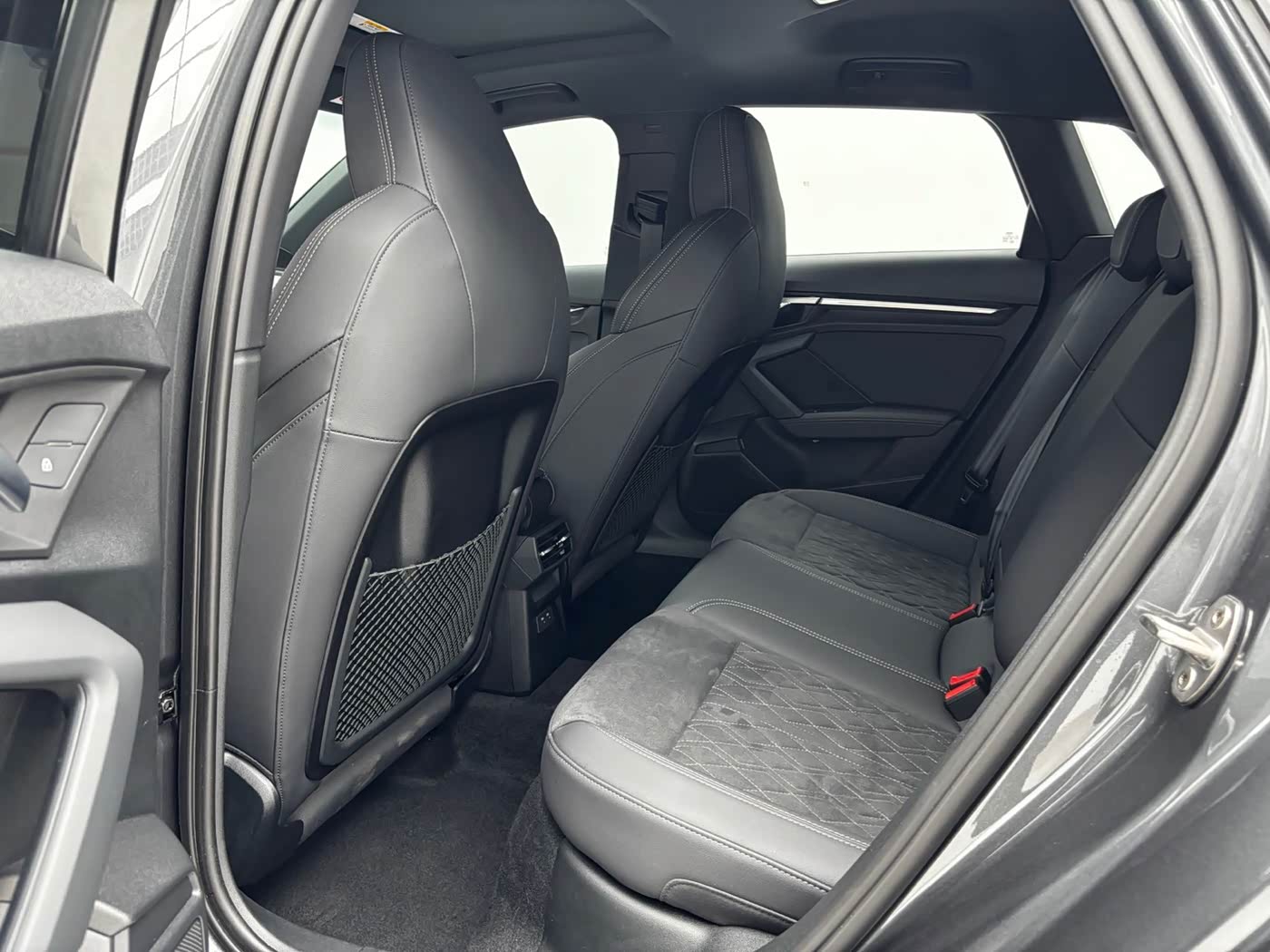 Audi A3 1.4 л 2023 г. Серебристо-серый, пробег 23000 км