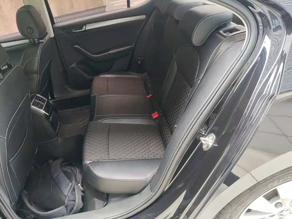 Skoda Superb — миниатюра 17
