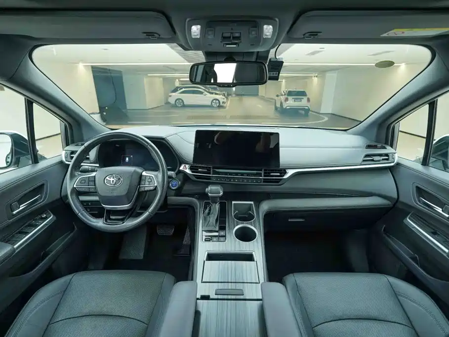 Toyota Sienna — миниатюра 19