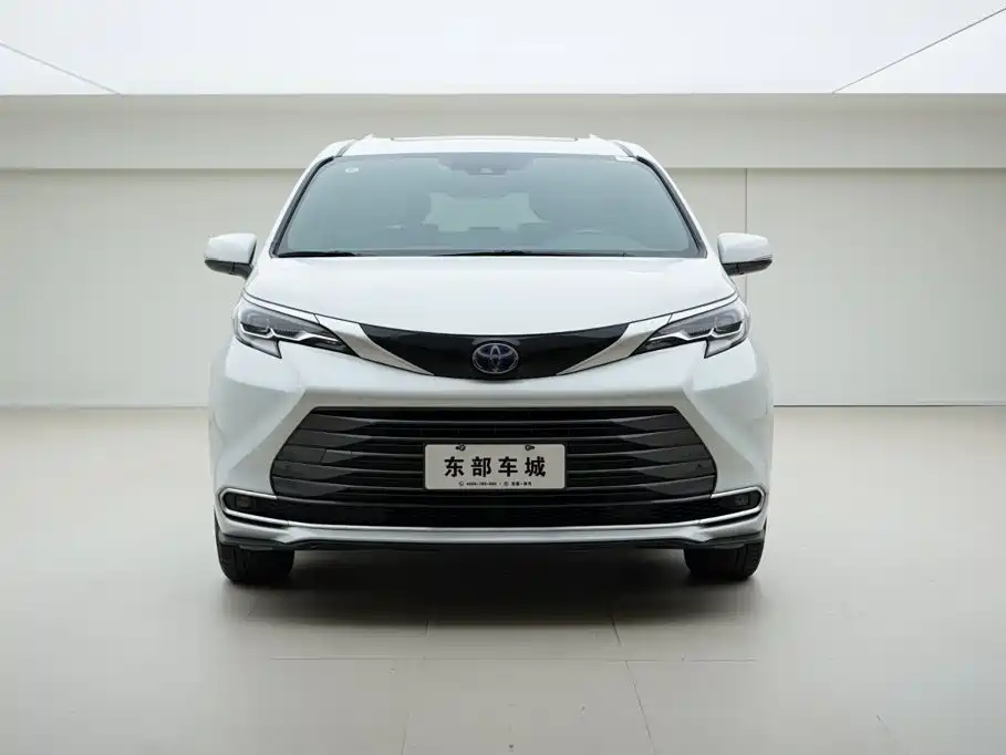 Toyota Sienna — миниатюра 2