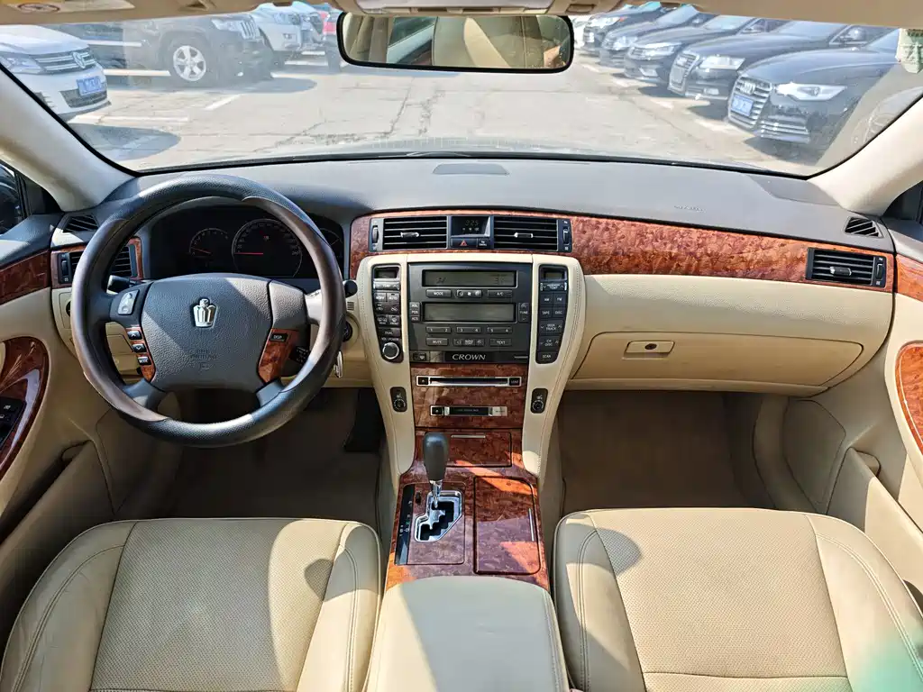 Toyota Crown — миниатюра 9