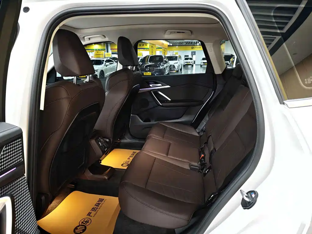 BMW iX1 — миниатюра 11