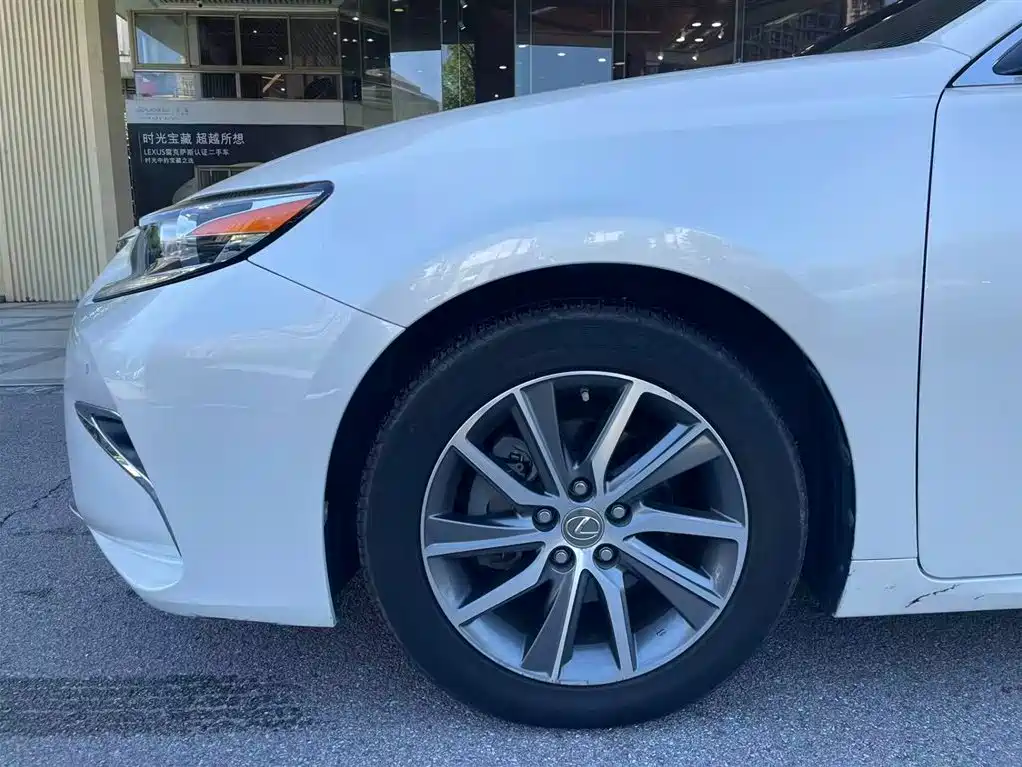 Lexus ES — миниатюра 4