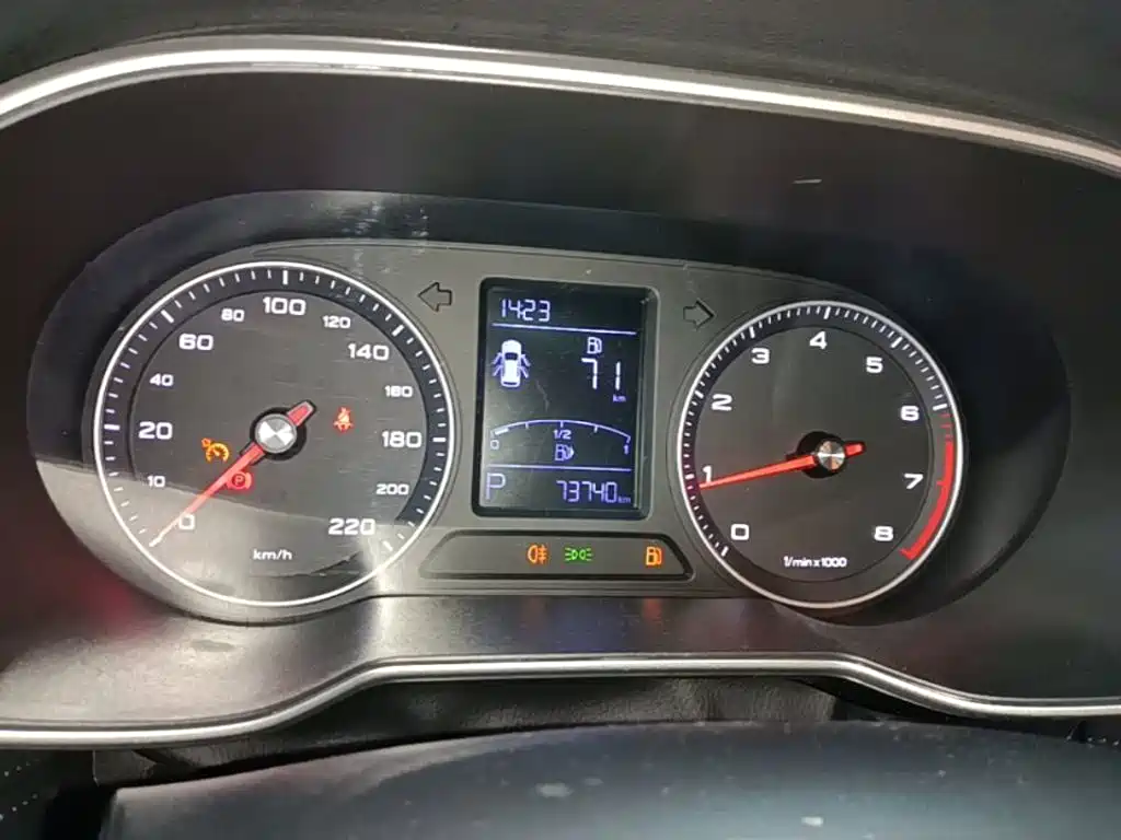 Roewe RX3 — миниатюра 12
