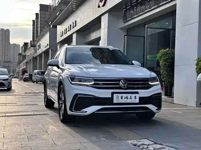 VOLKSWAGEN TIGUAN L