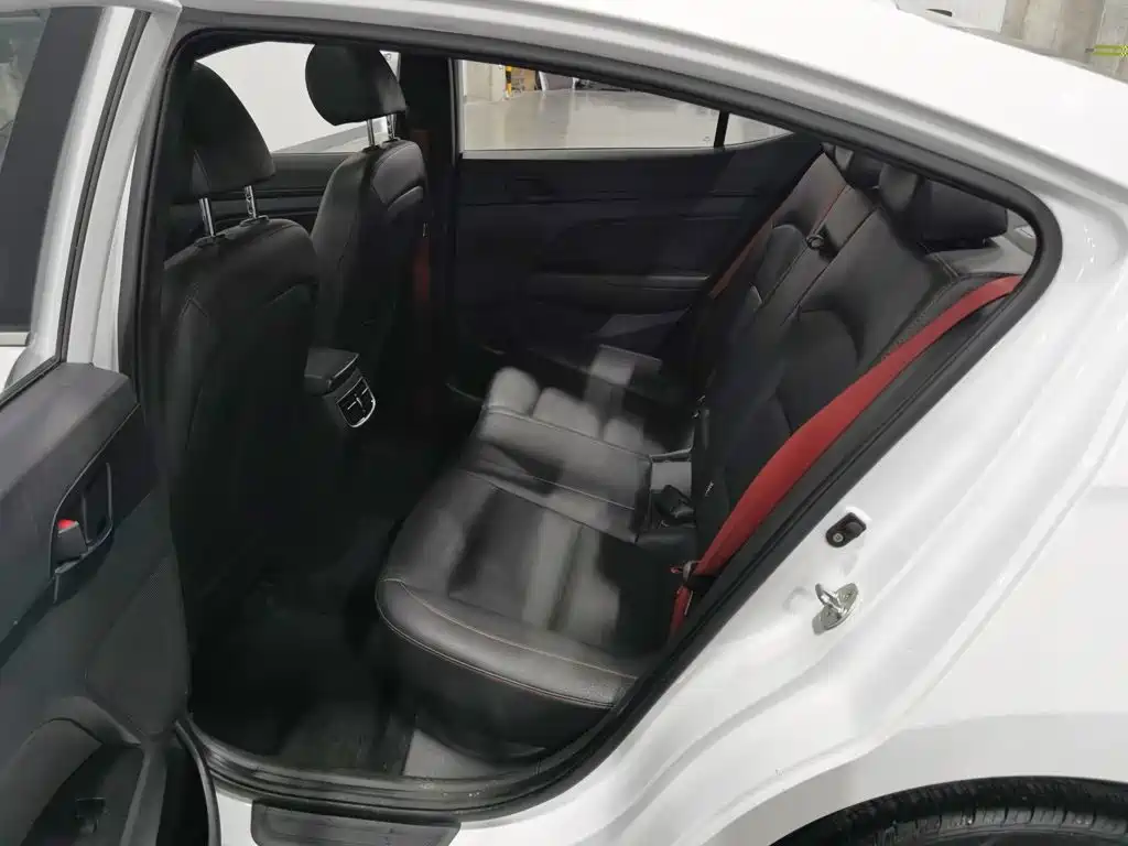 Hyundai Elantra — миниатюра 15