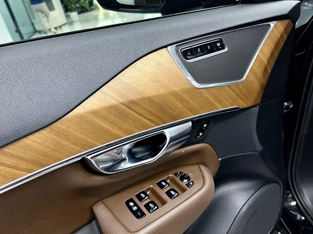 Volvo XC90 — миниатюра 17