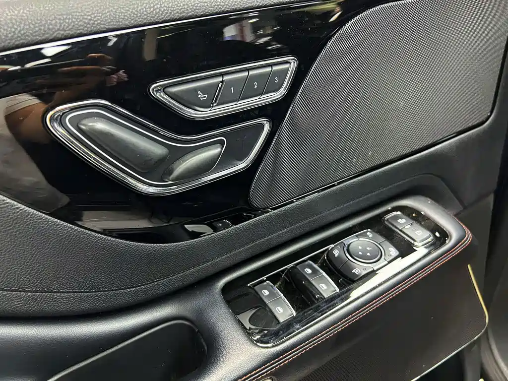 Lincoln Aviator — миниатюра 9