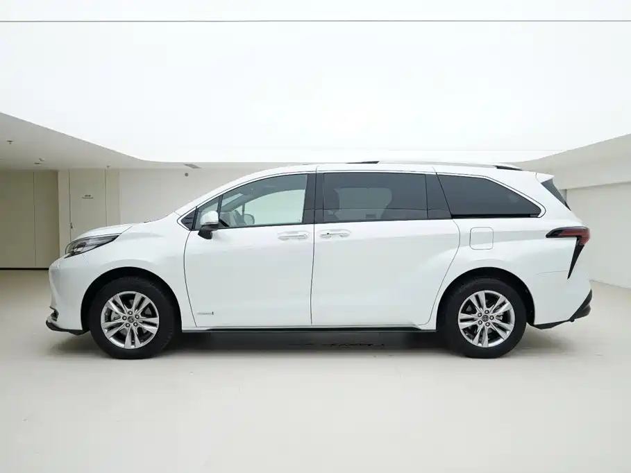 Toyota Sienna — миниатюра 3