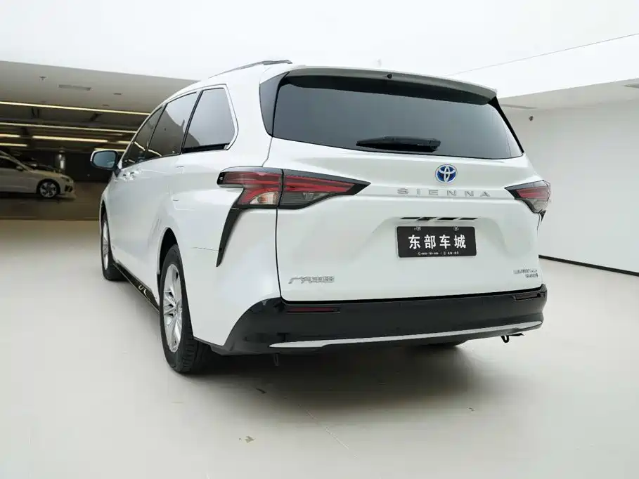 Toyota Sienna — миниатюра 5