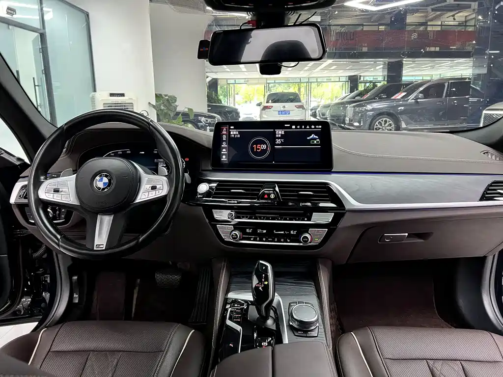 BMW 5 Series — миниатюра 4