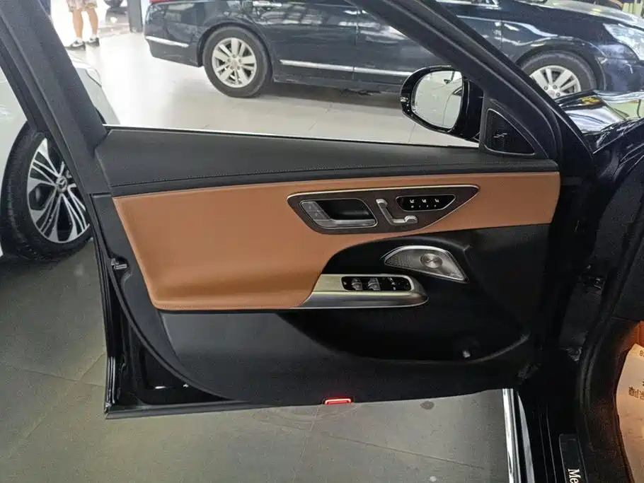 Mercedes-Benz E-Class — миниатюра 7