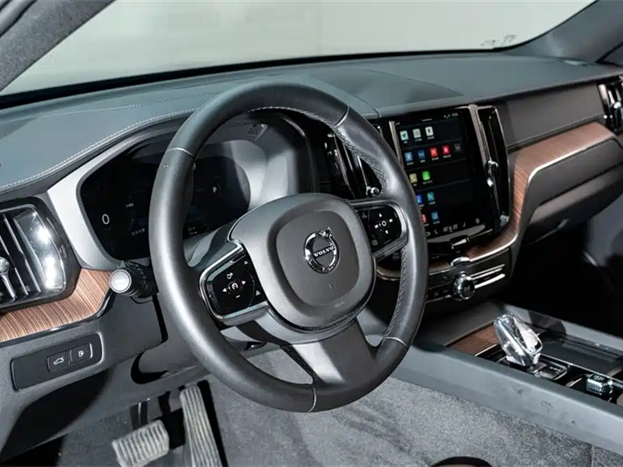 VOLVO XC60 PLUG IN HYBRID