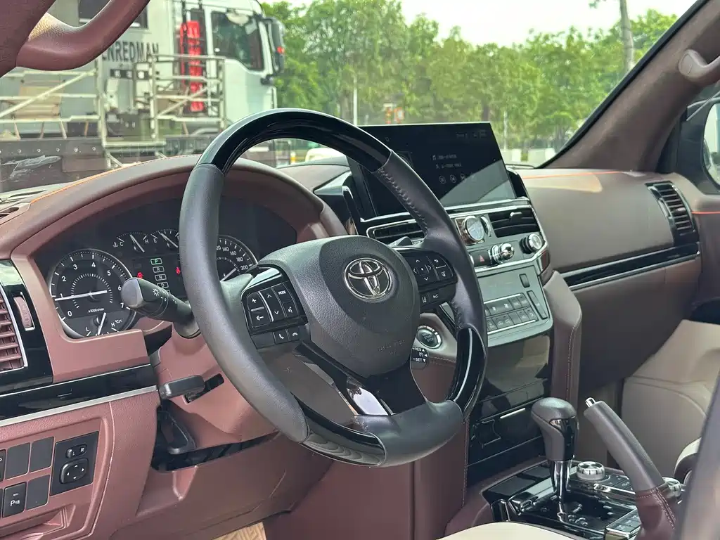 Toyota Land Cruiser — миниатюра 6