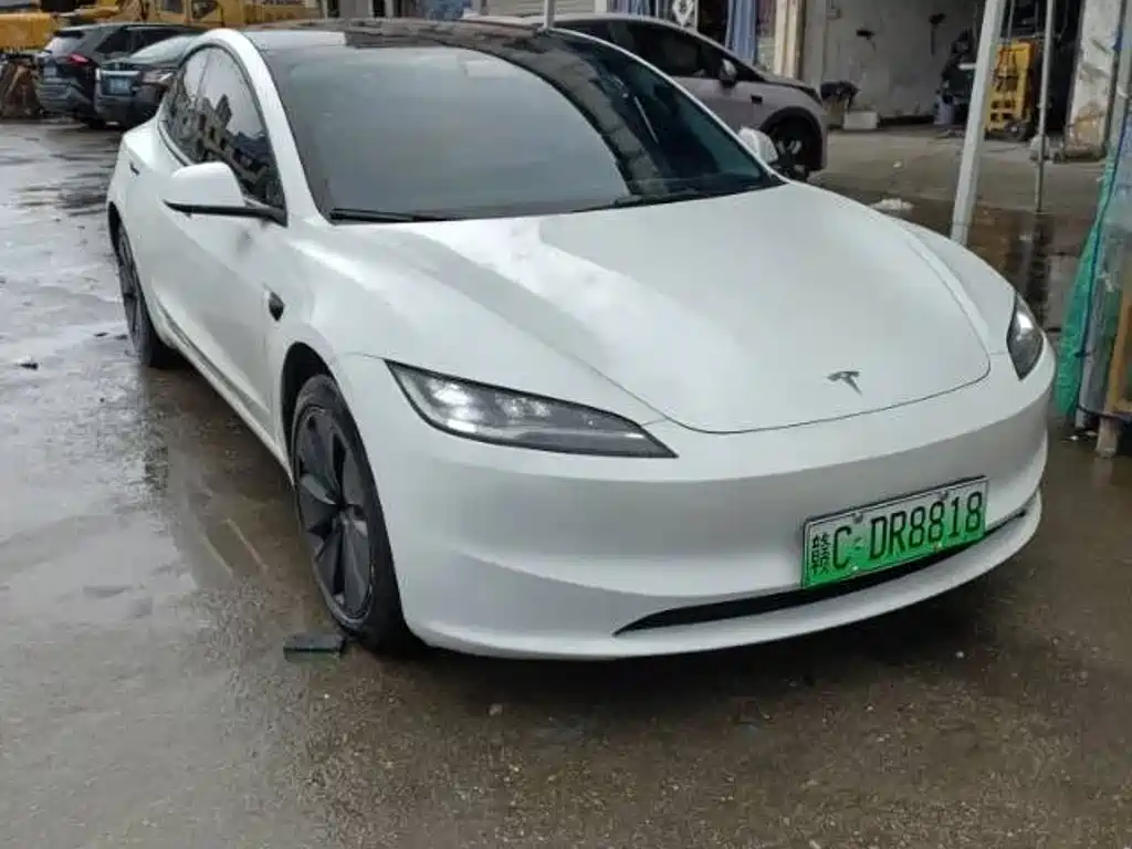 Tesla Model 3 — миниатюра 2