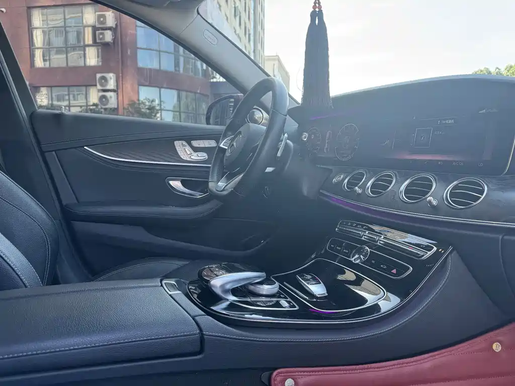 Mercedes-Benz E-Class — миниатюра 13