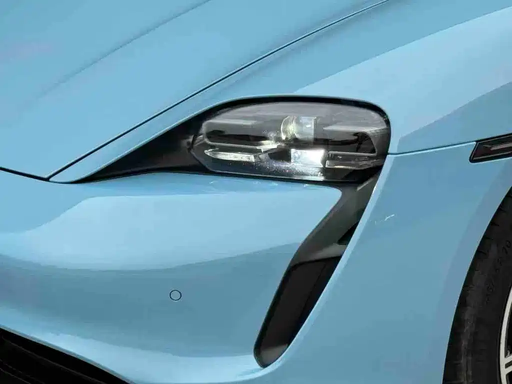 Porsche Taycan — миниатюра 5