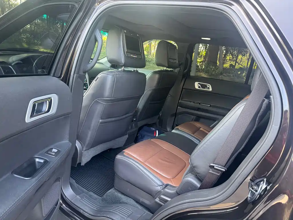 Ford Explorer (Import) — миниатюра 7
