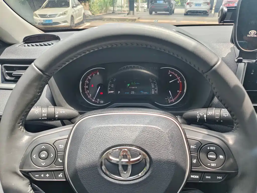 Toyota RAV4 — миниатюра 10