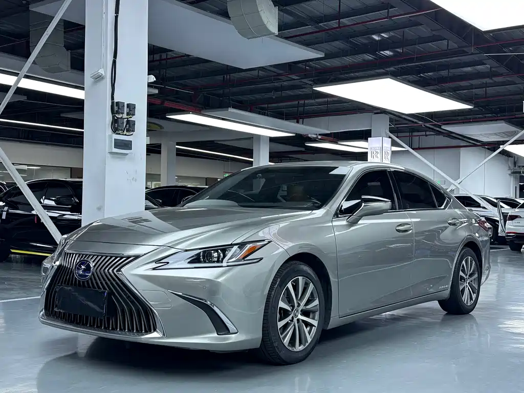 Lexus ES 2020