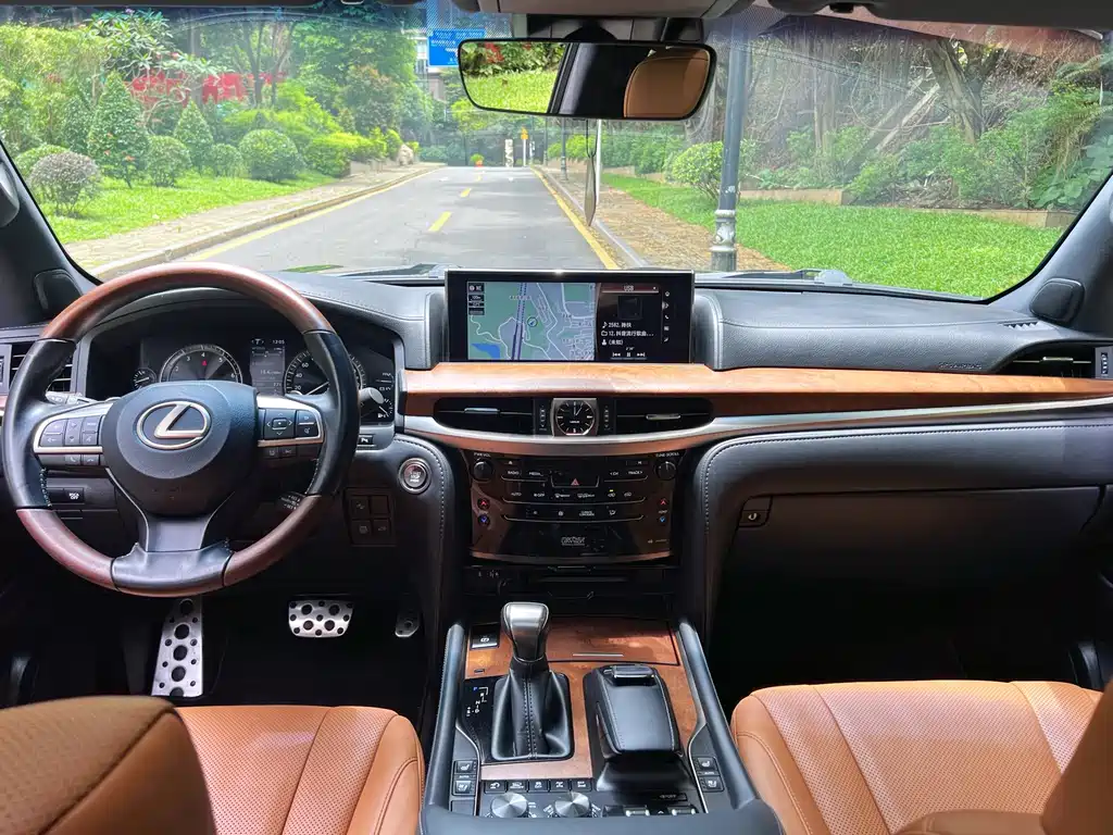 Lexus LX — миниатюра 5
