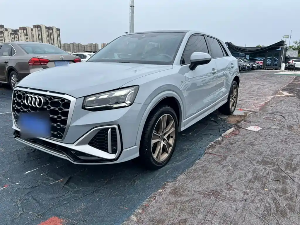 Audi Q2L