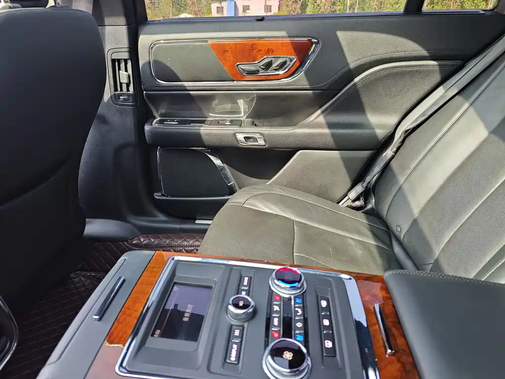 Lincoln Continental — миниатюра 16