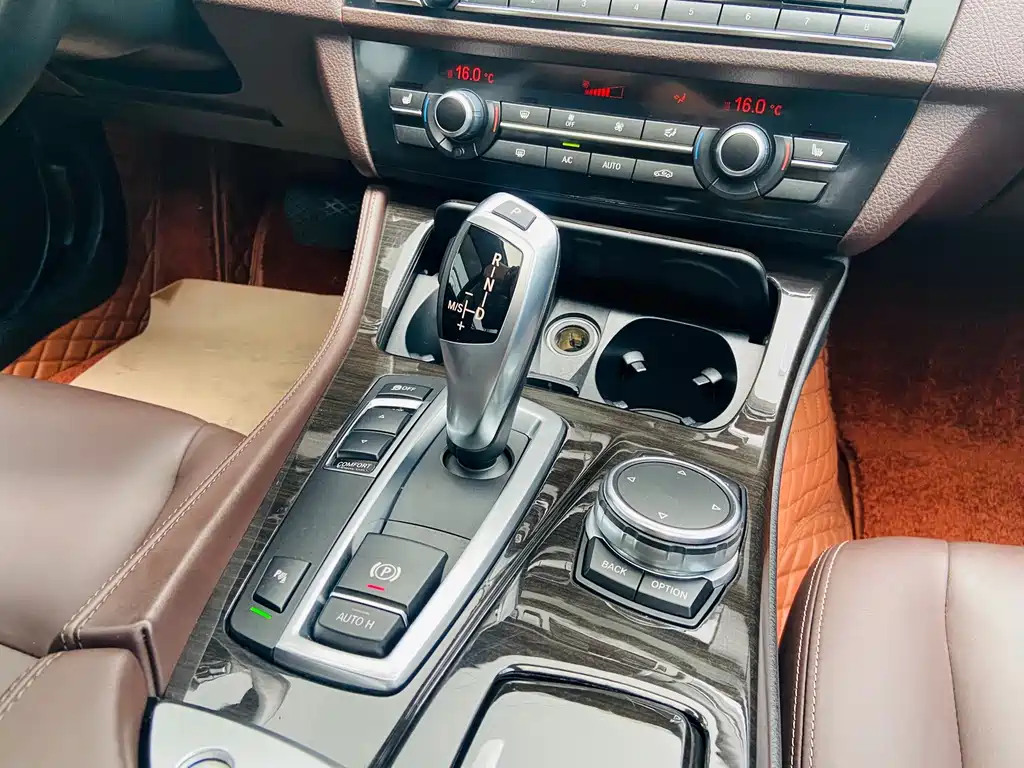 BMW 5 Series — миниатюра 17