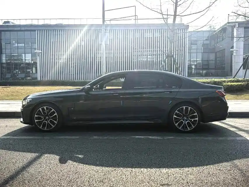 BMW 7 Series — миниатюра 2