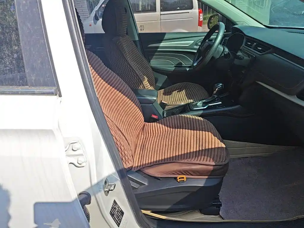 Roewe RX3 — миниатюра 25