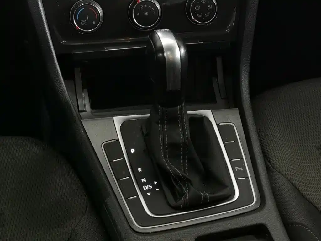 Volkswagen Golf — миниатюра 13