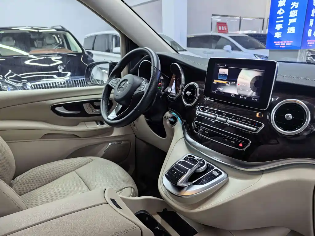Mercedes-Benz V-Class — миниатюра 11